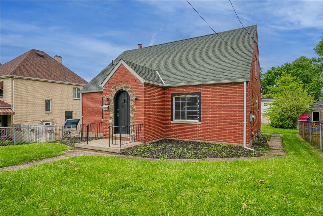 Property Photo: 533 Freeport Rd PA 15068