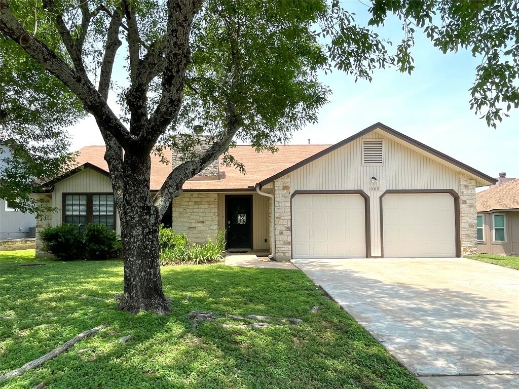 Property Photo: 1008 Cresswell Drive TX 78660