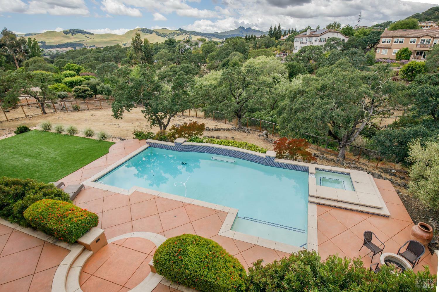 Property Photo: 819 Bridle Ridge Drive CA 94534