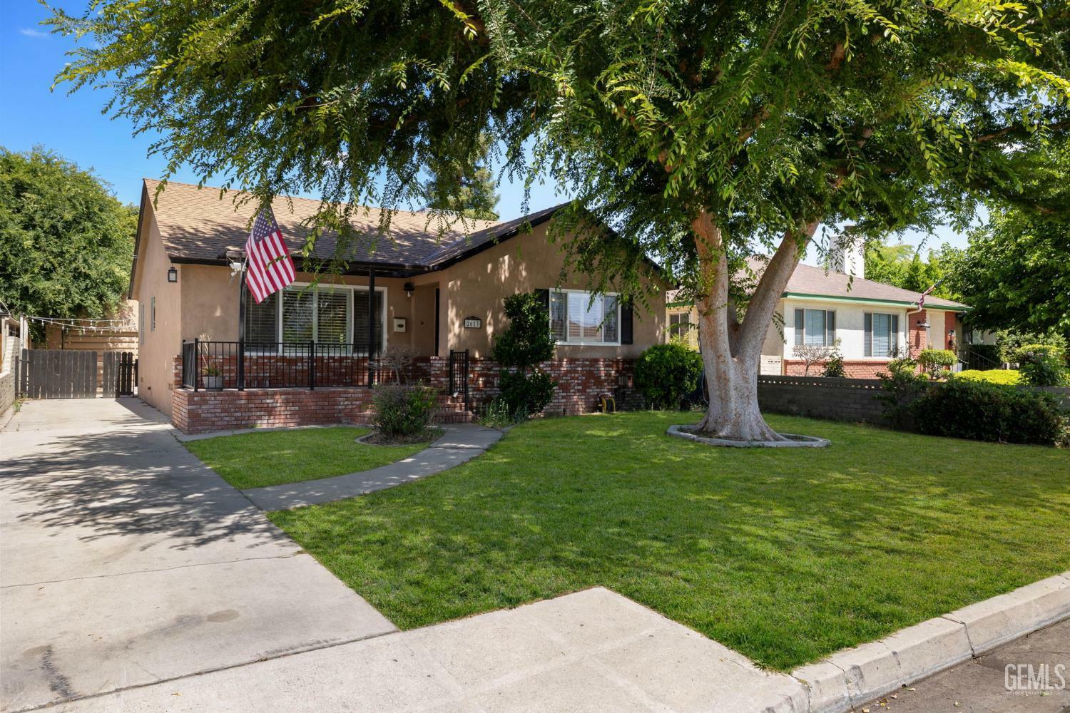 Property Photo: 2613 Spruce Street CA 93301
