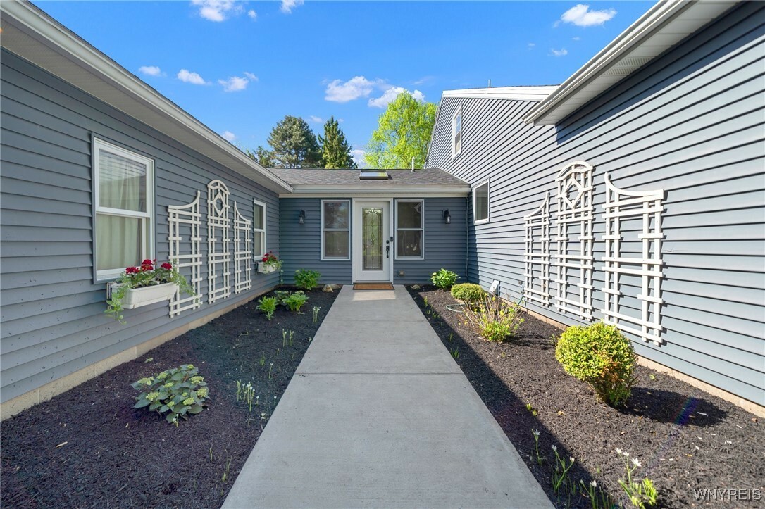 Property Photo: 4631 W Overlook Drive NY 14221