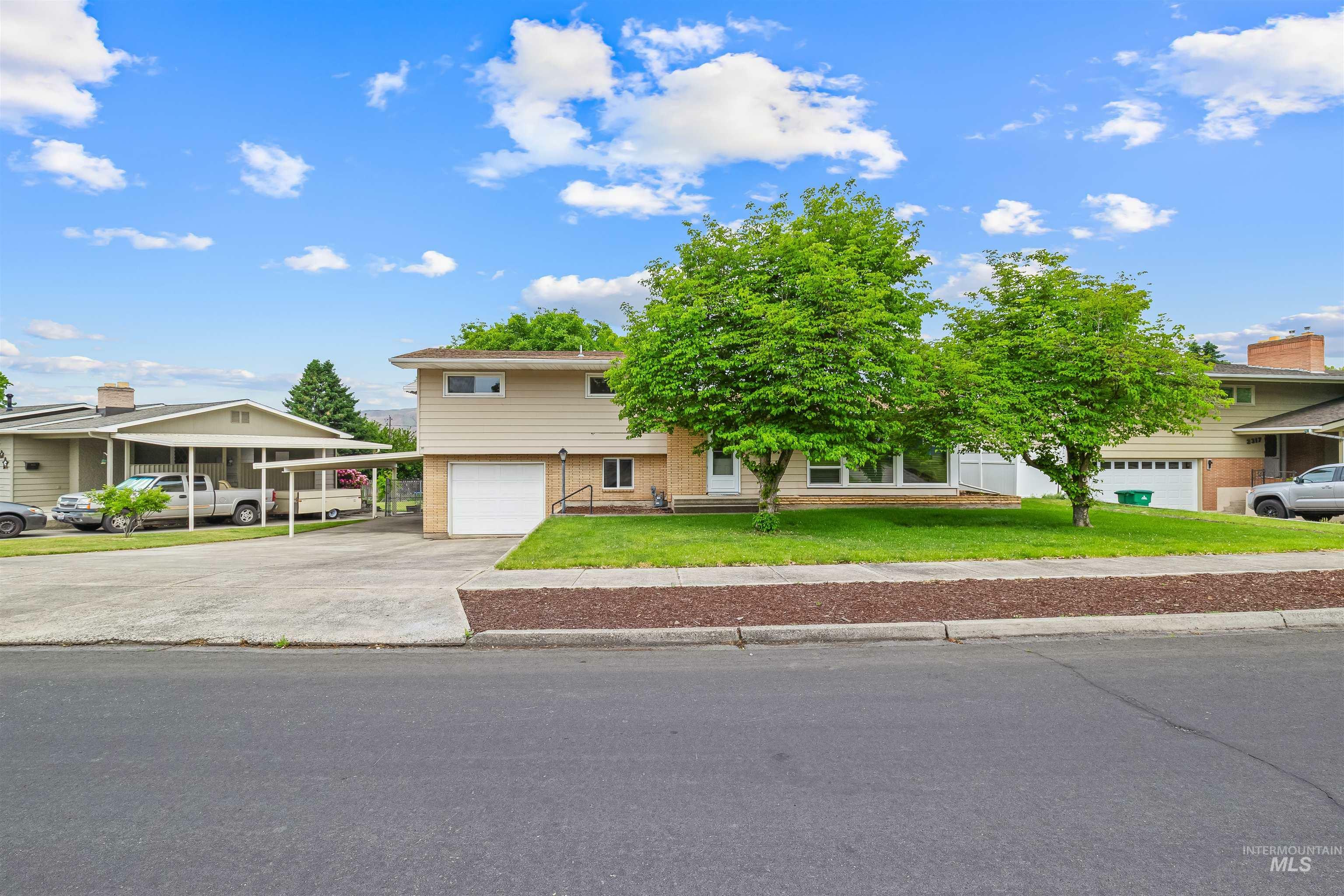 Property Photo: 2309 Sunset Dr ID 83501