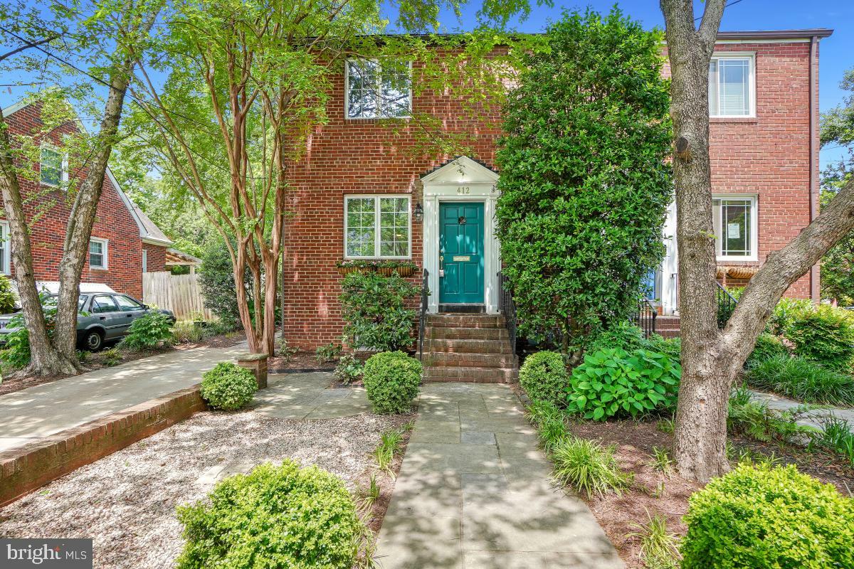 Property Photo: 412 E Mason Avenue VA 22301
