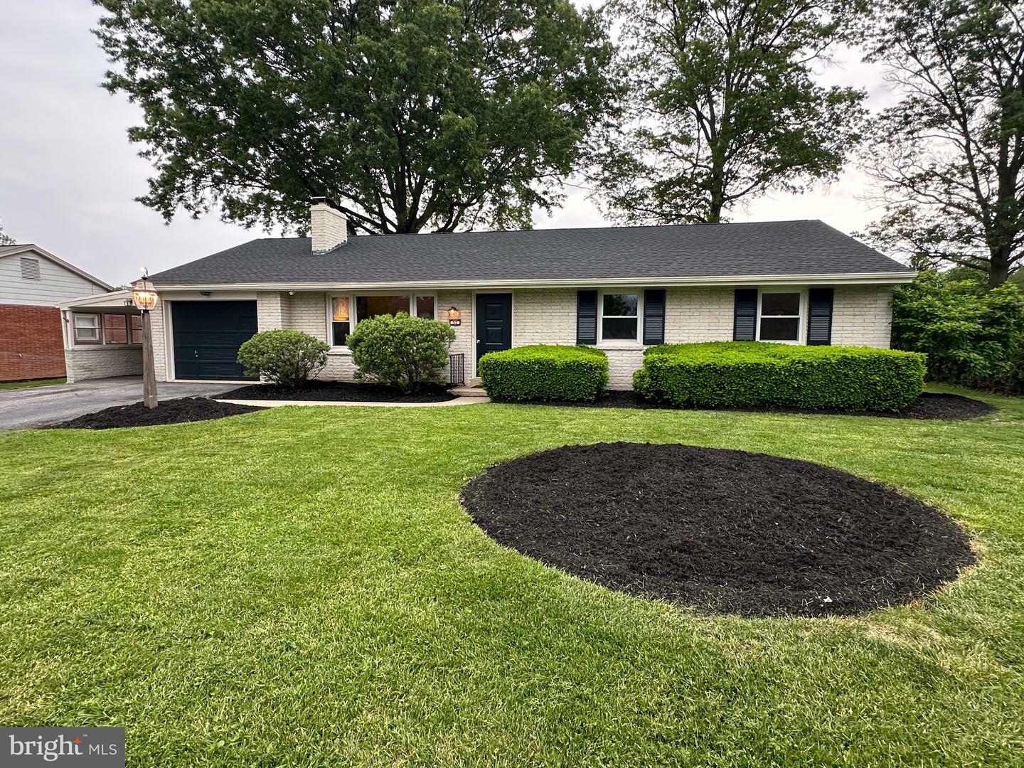 52 Sunset Avenue  Manheim PA 17545 photo