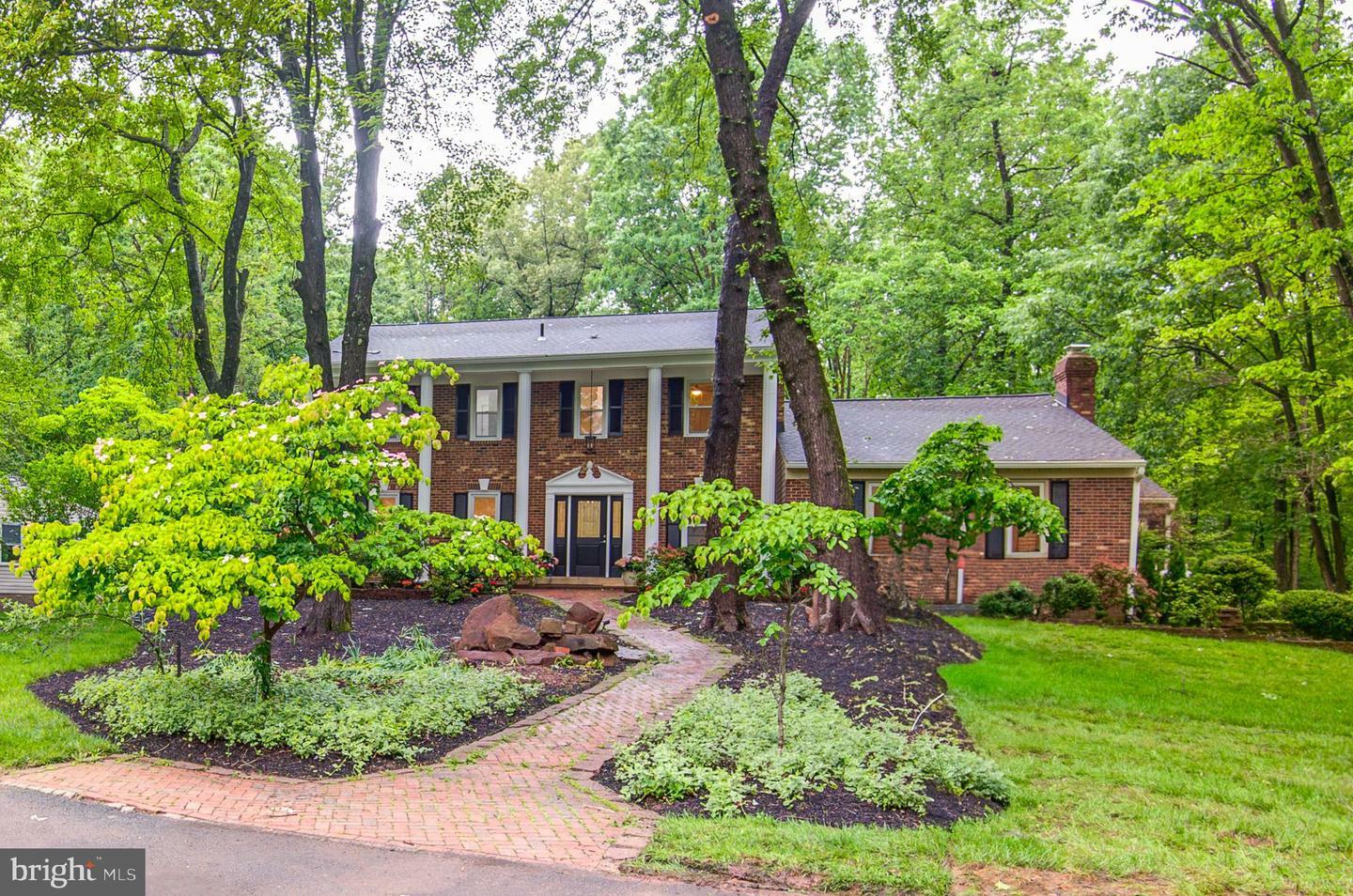 Property Photo: 11923 Fallen Holly Court VA 22066
