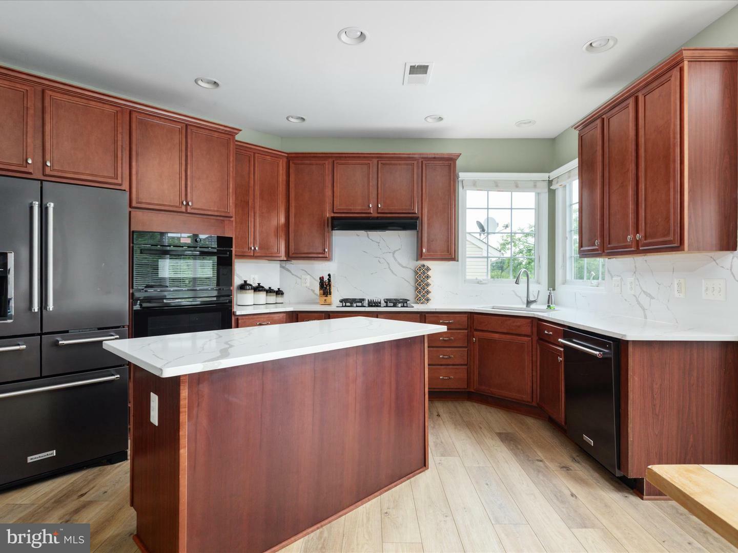 Property Photo: 43867 Hibiscus Drive VA 20147
