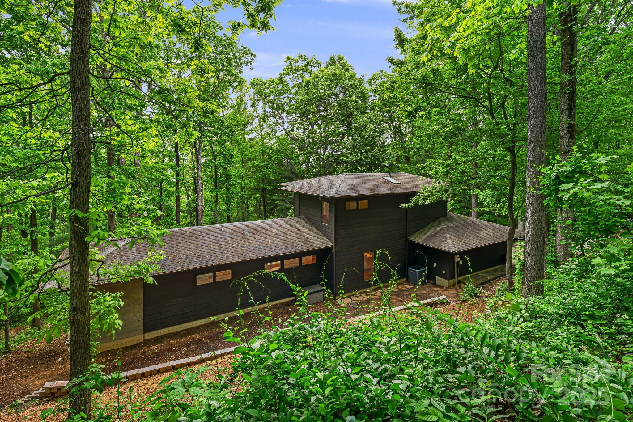 Property Photo: 18 Balsam Court NC 28704