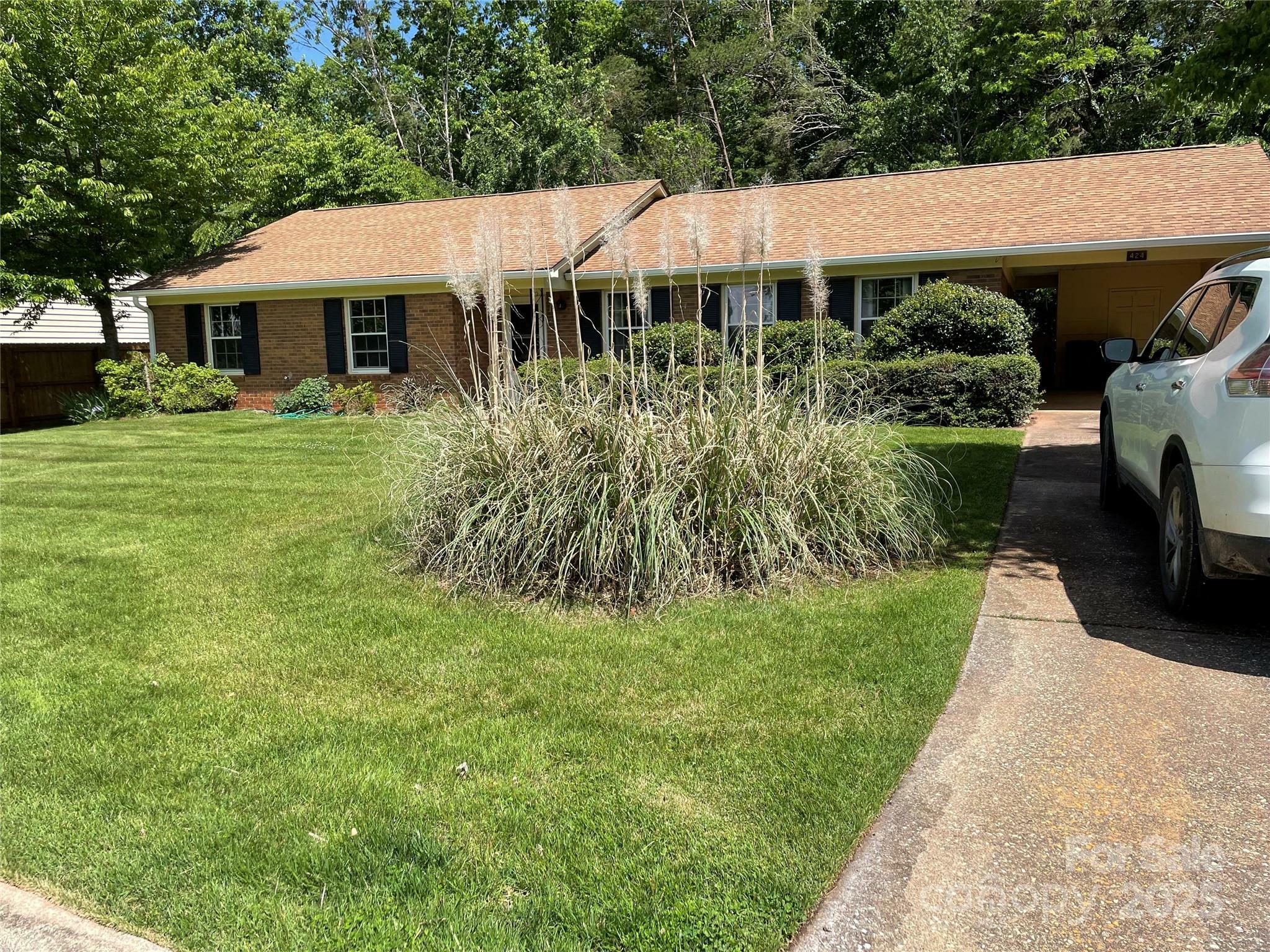 Property Photo: 424 Creekside Drive NC 28804
