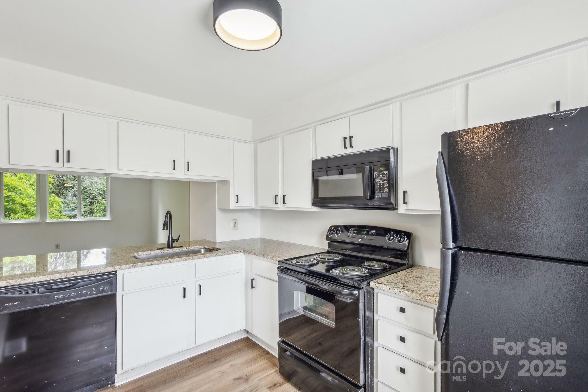Property Photo: 9424 Lexington Circle F NC 28213
