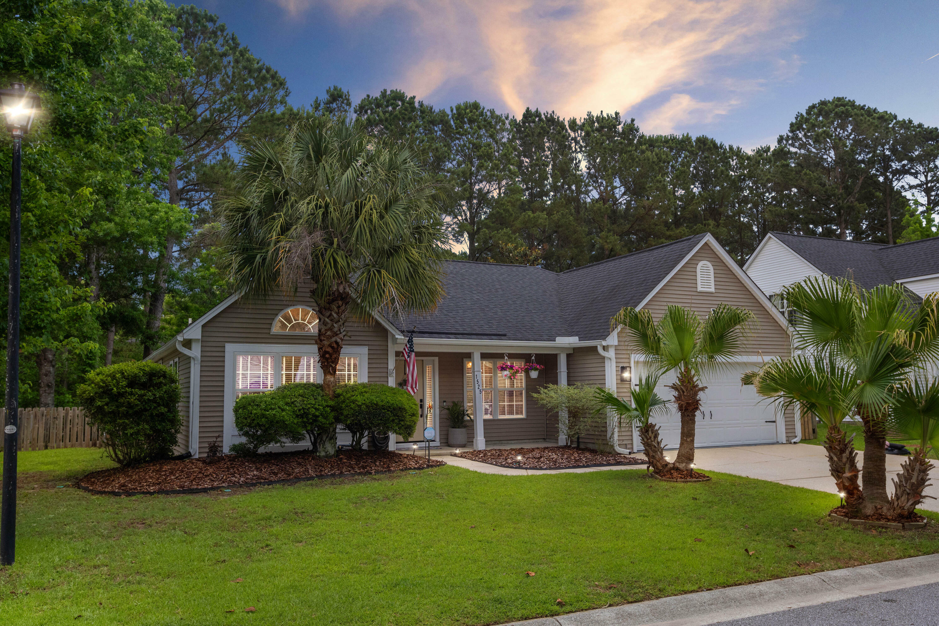 1525 Cypress Pointe Drive  Mount Pleasant SC 29466 photo