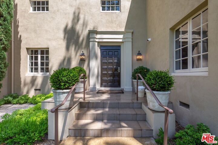 Property Photo:  400 S Hudson Ave  CA 90020 