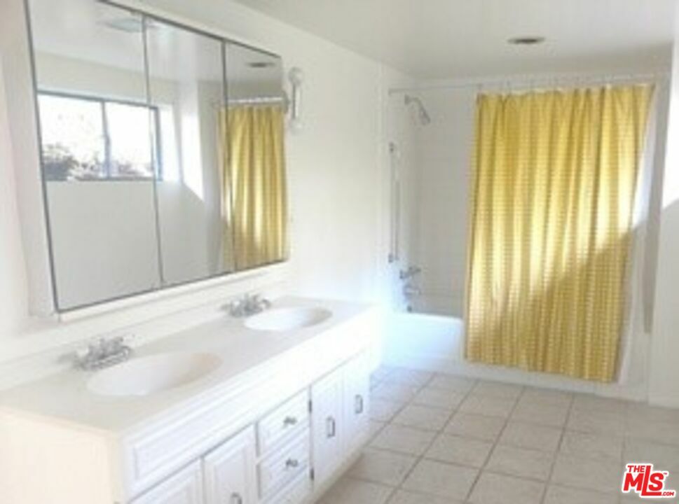 Property Photo: 809 Toulon Dr CA 90272