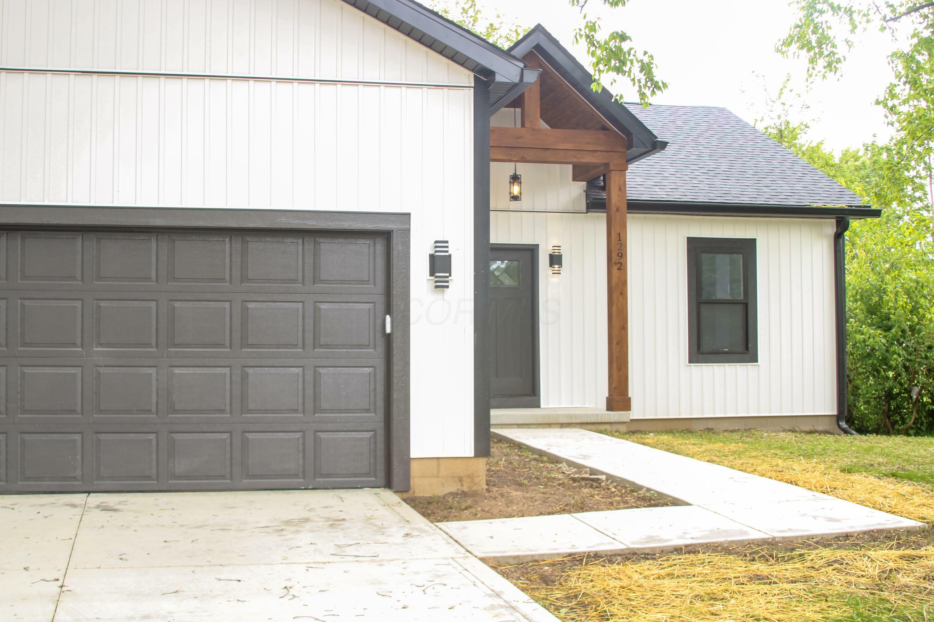 Property Photo: 1292 Moundview Avenue OH 43207