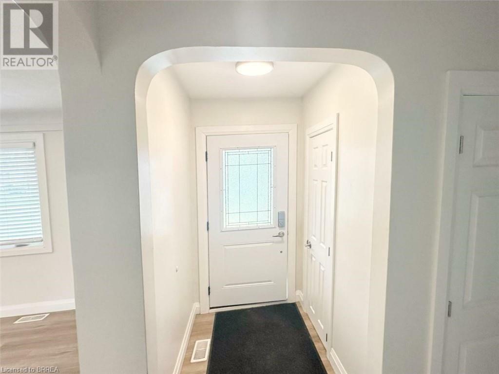 Property Photo: 75 Henderson Avenue Upper ON N3R 4W1