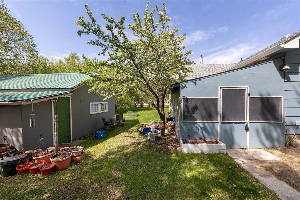 Property Photo: 404 Rockwood Street MB R5G 1Z9