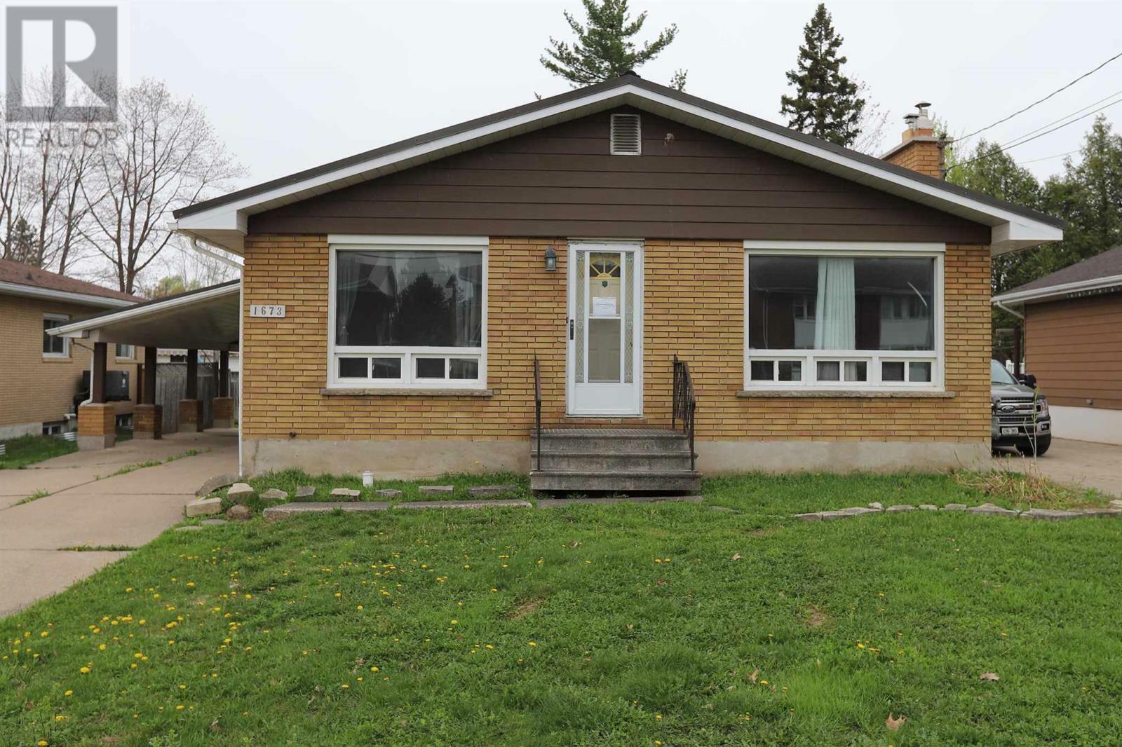 Property Photo: 1673 Wellington St E ON P6A 2S1