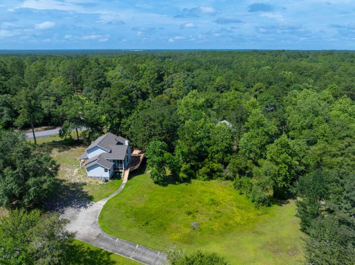 Property Photo: 5882 Willow Lane FL 32539