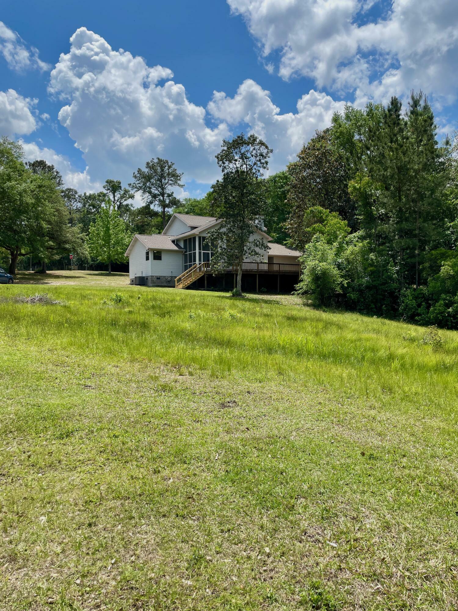 Property Photo: 5882 Willow Lane FL 32539