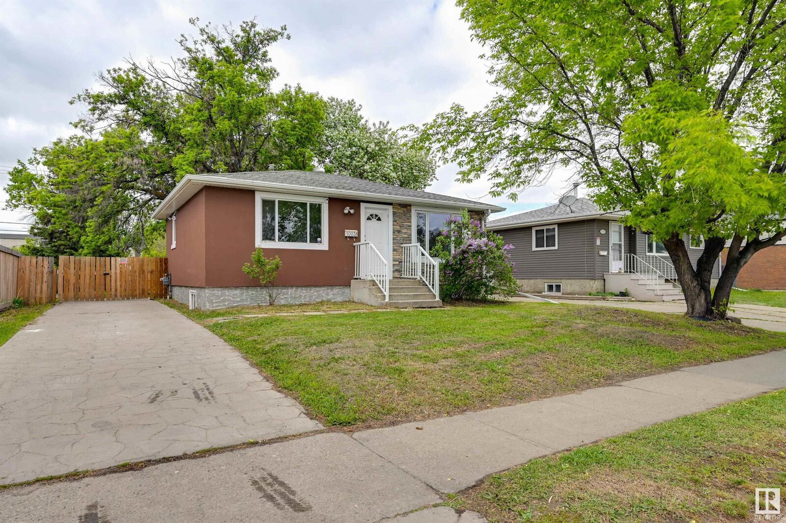 Property Photo:  10038 163 Street NW  AB T5P 3N4 