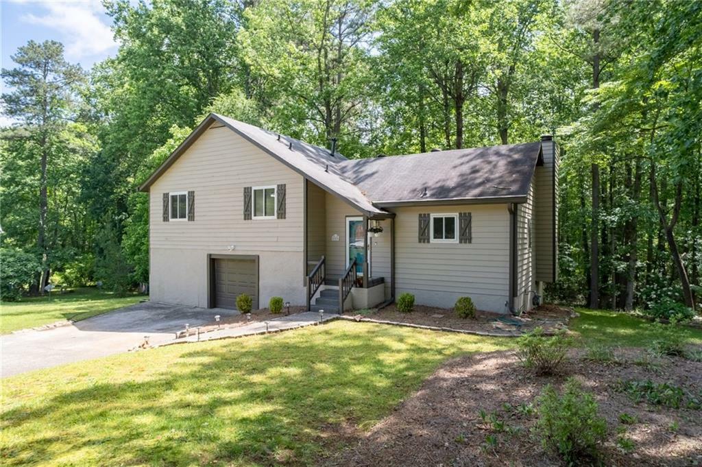Property Photo: 880 Winfield Court SW GA 30060