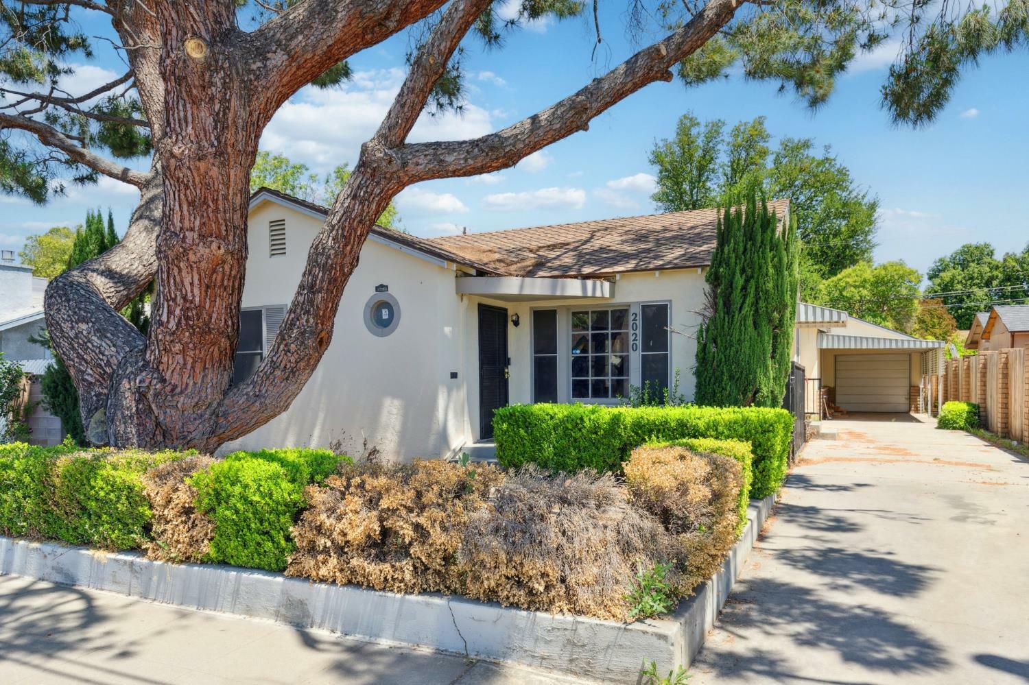 2020 N Fruit Avenue  Fresno CA 93705 photo
