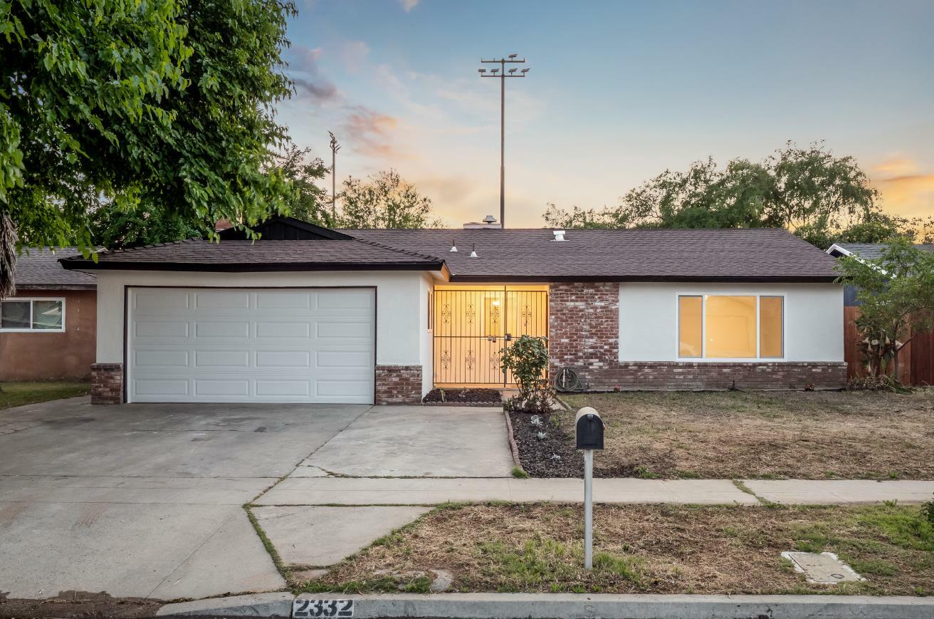 2332 S Jackson Avenue  Fresno CA 93725 photo