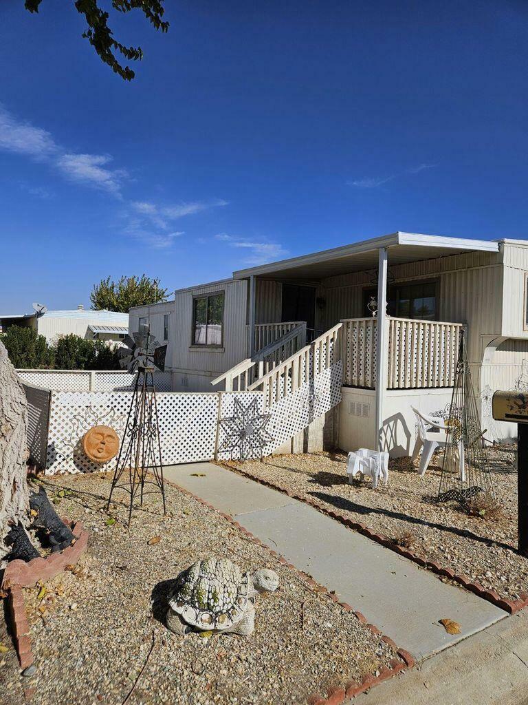 Property Photo: 2550 E Ave I 30 CA 93535