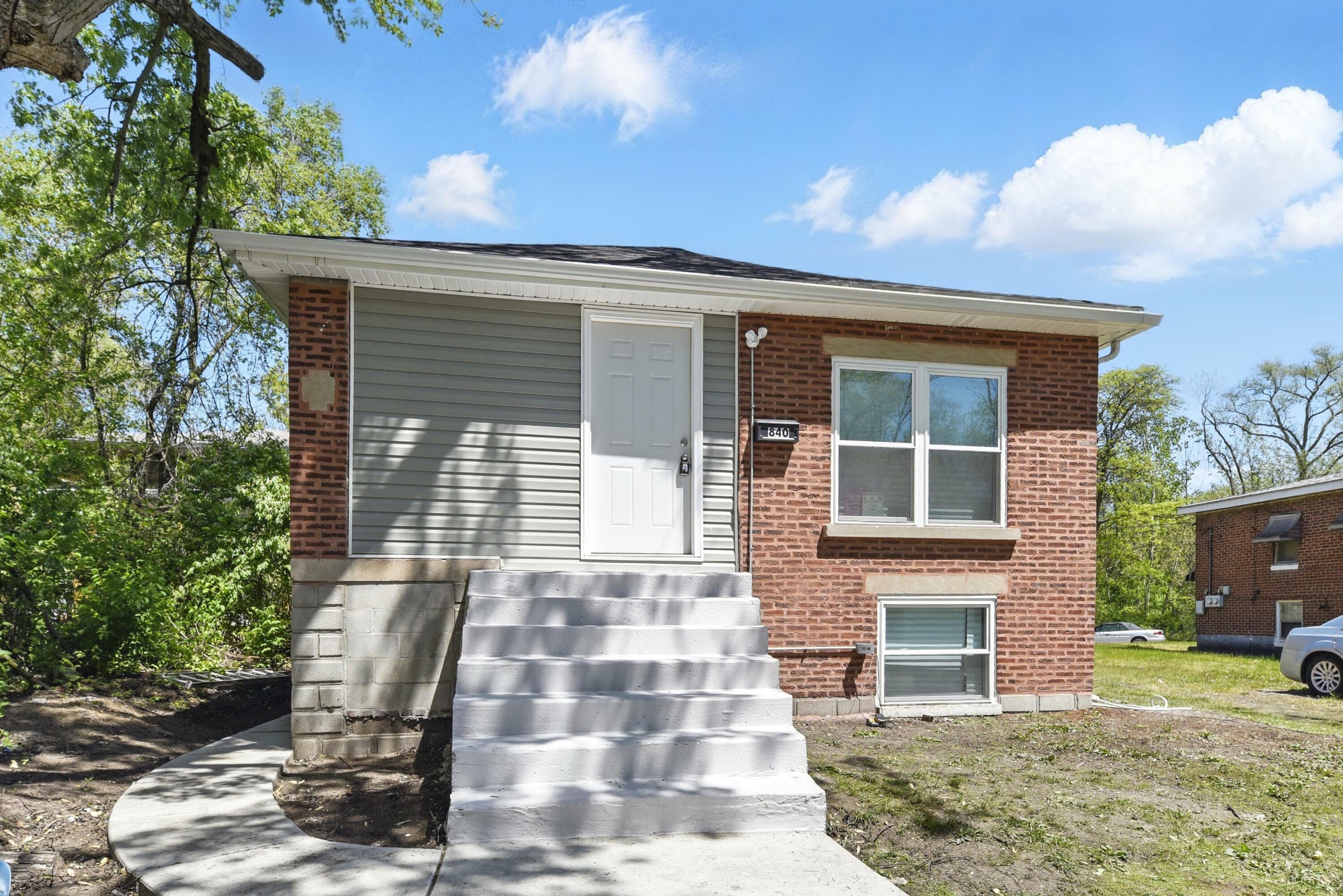 Property Photo: 840 E 25th Avenue IN 46407