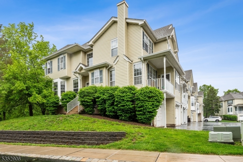 Property Photo:  32 Stratton Ct  NJ 08822 