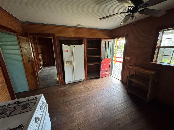 Property Photo: 850 Menton Road FL 32180