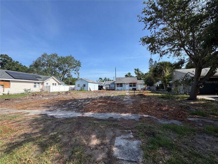 Property Photo: 4419 Burlington Avenue N FL 33713