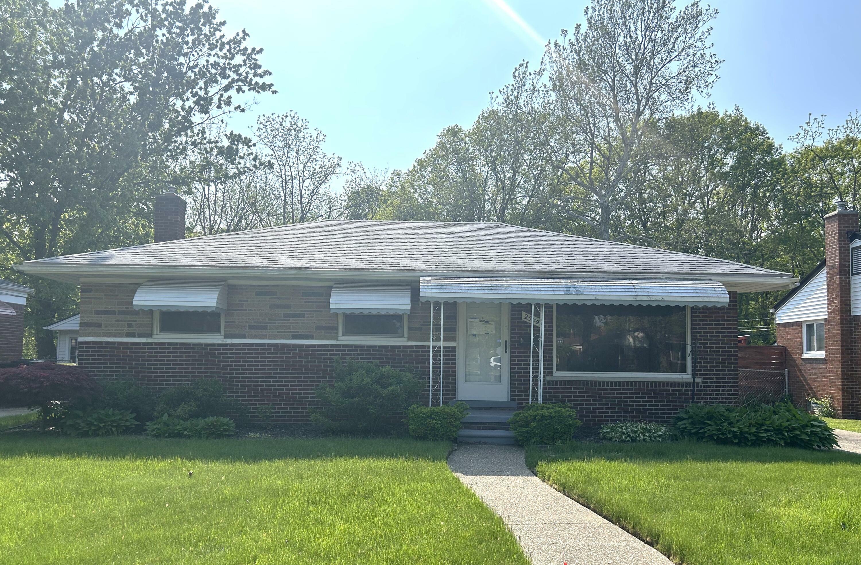 Property Photo: 2584 Longmeadow Drive MI 48183