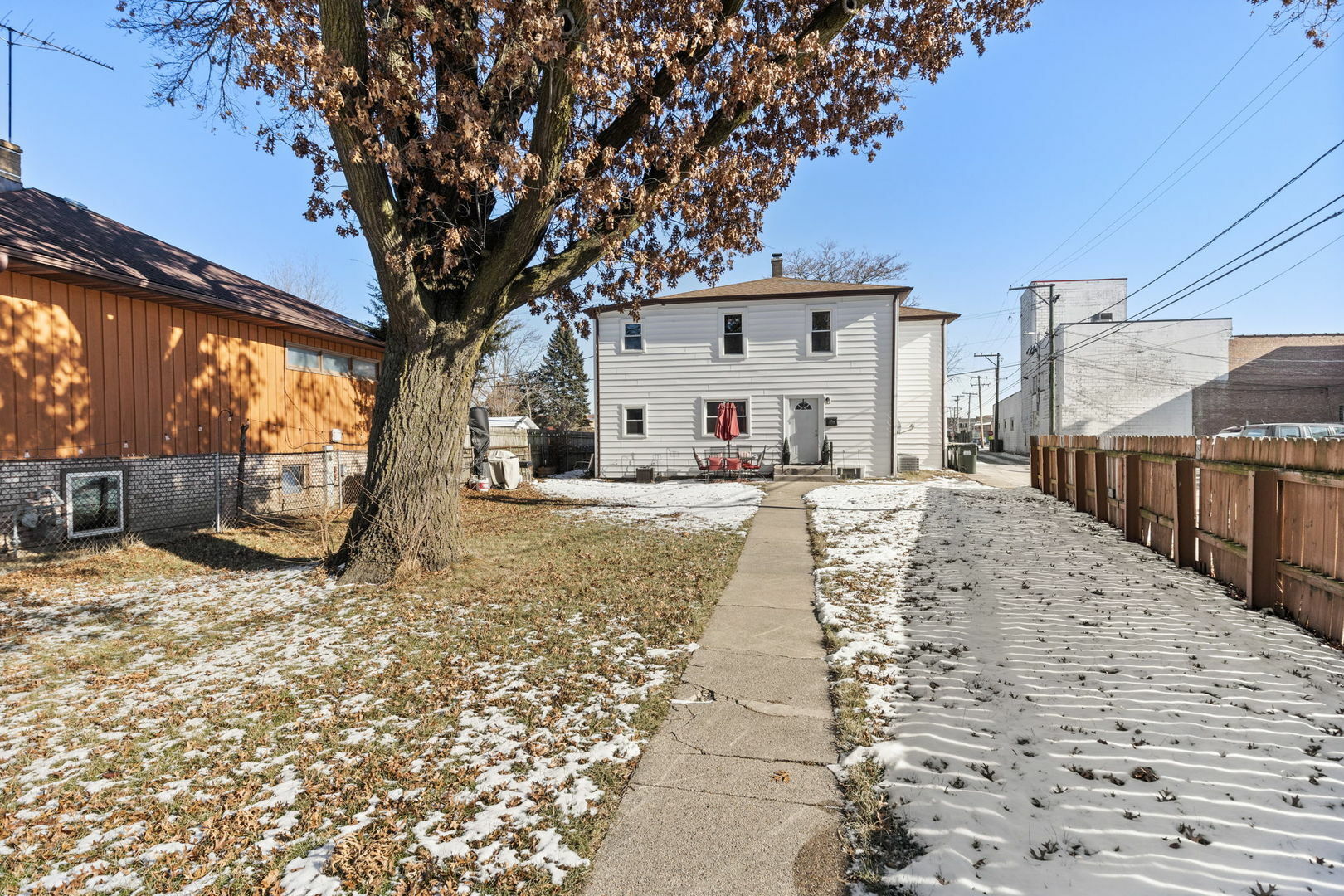 Property Photo: 2701 N Hessing Street IL 60171