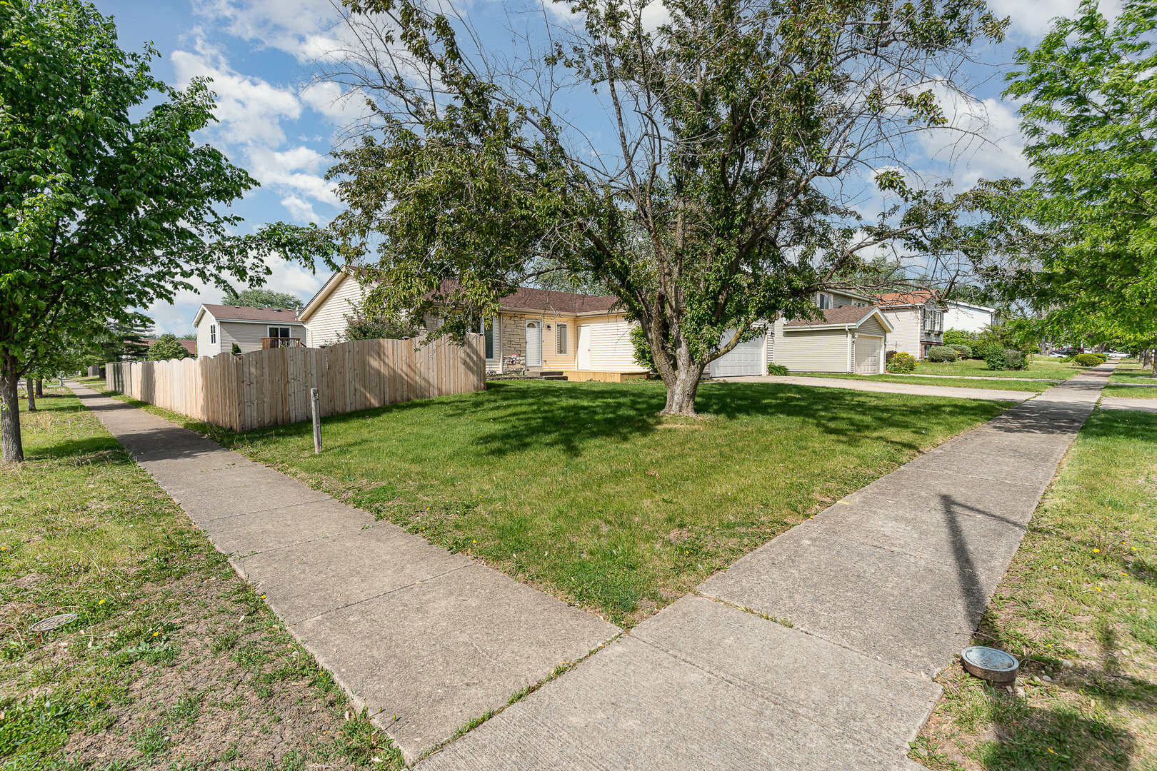 Property Photo: 600 Cochise Circle IL 60440