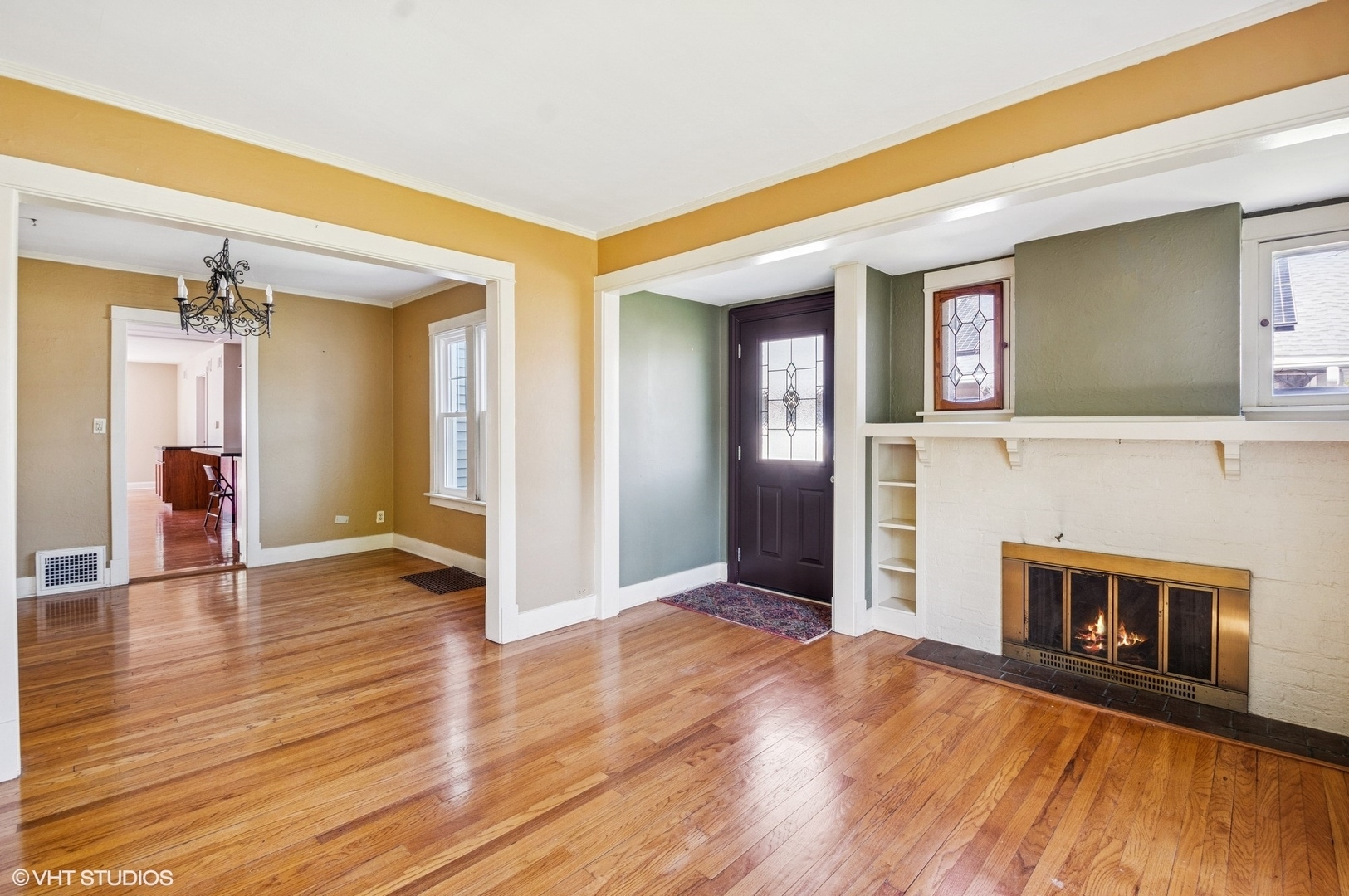 Property Photo: 344 W Maple Street IL 60148
