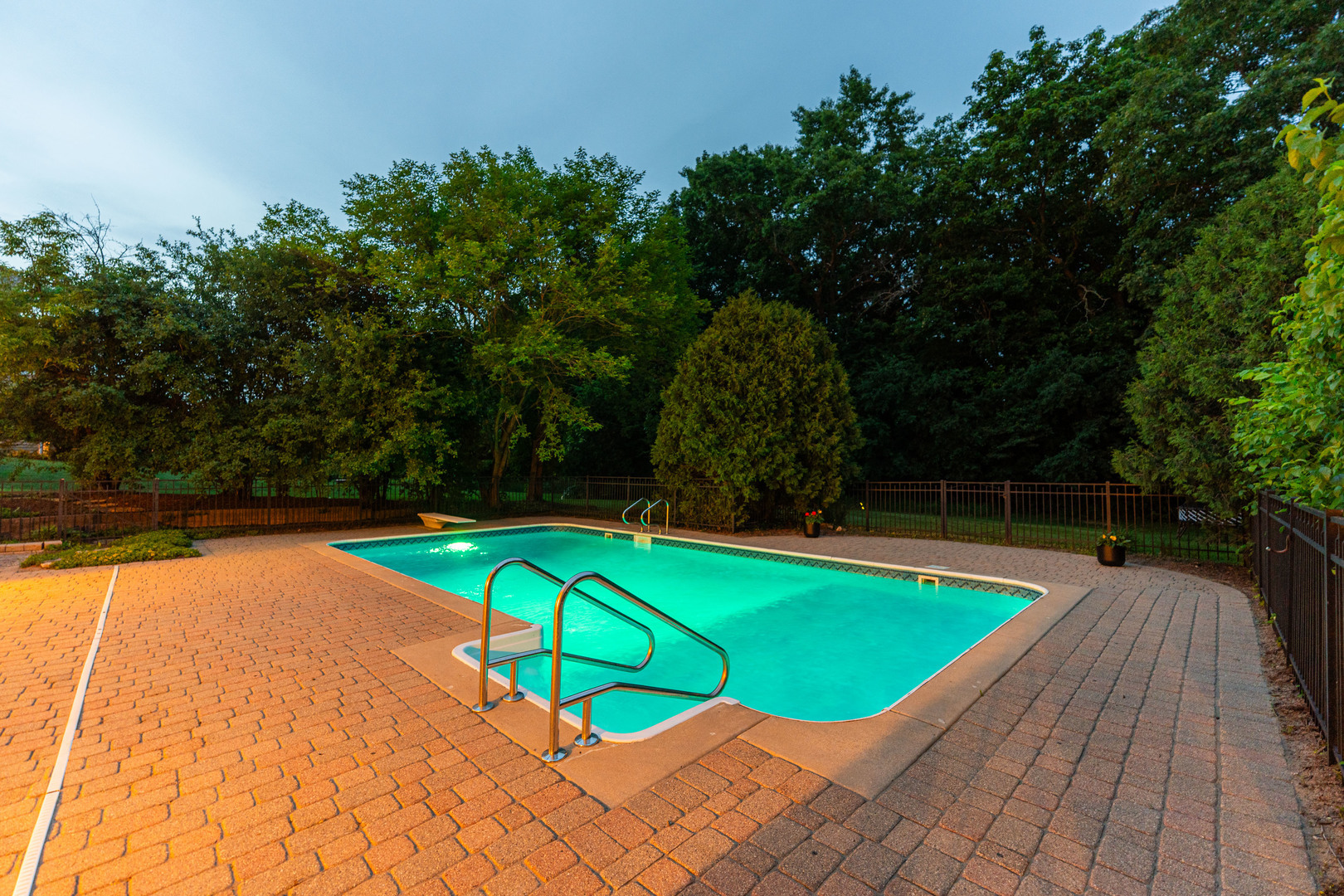 Property Photo: 3302 Greenwood Lane IL 60175