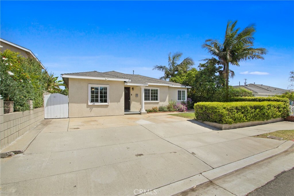 Property Photo: 2563 W Carson Street CA 90503