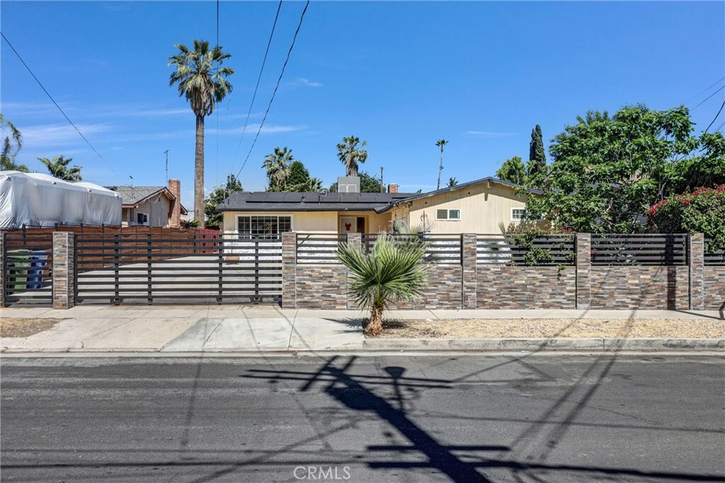 Property Photo: 8544 Saloma Avenue CA 91402