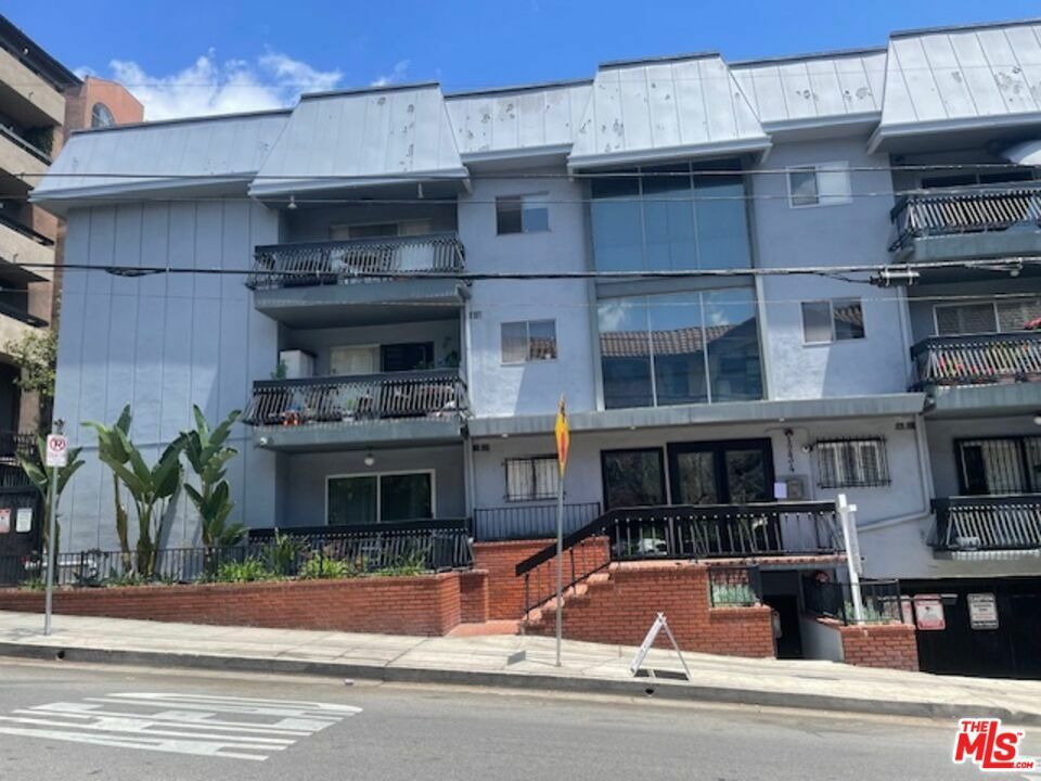 Property Photo: 1734 N Fuller Avenue 306 CA 90046