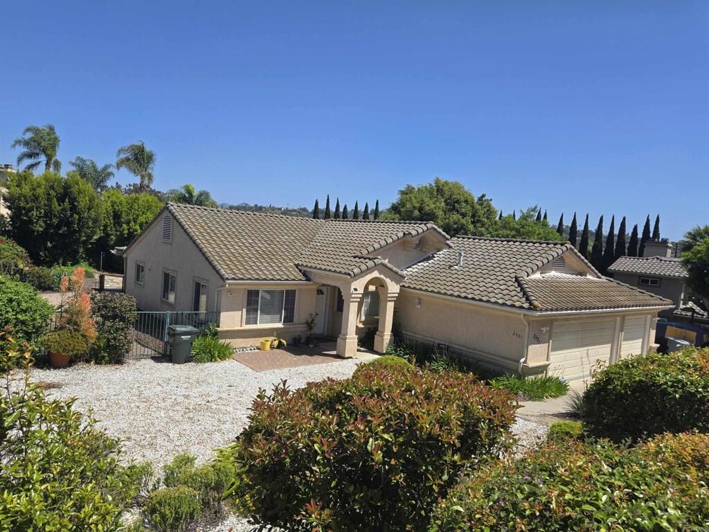 Property Photo:  2521 Lynn Way  CA 92081 