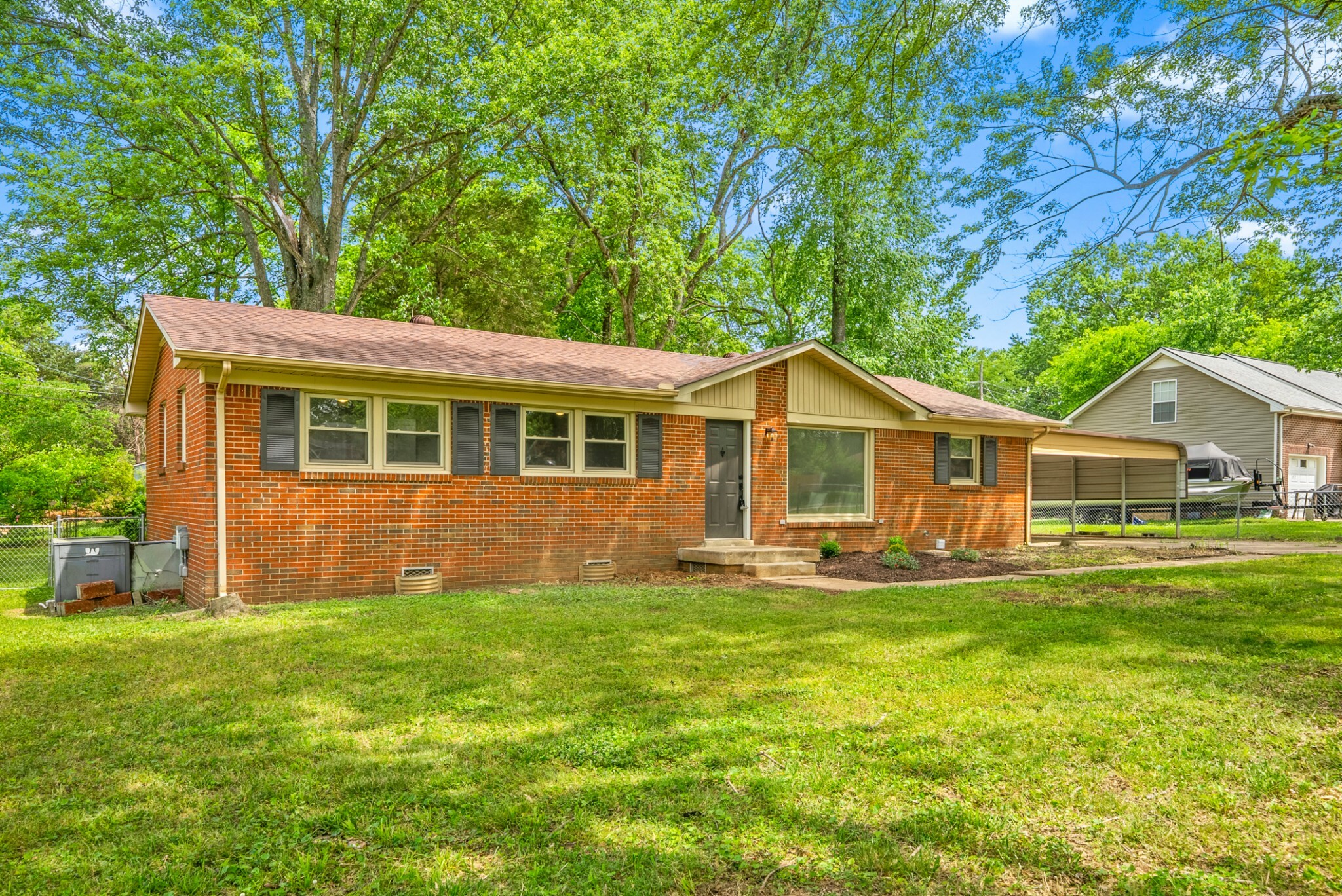 Property Photo: 206 Maplewood Dr TN 37042