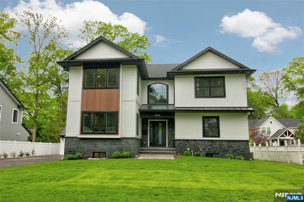 890 Oradell Avenue  Oradell NJ 07649 photo