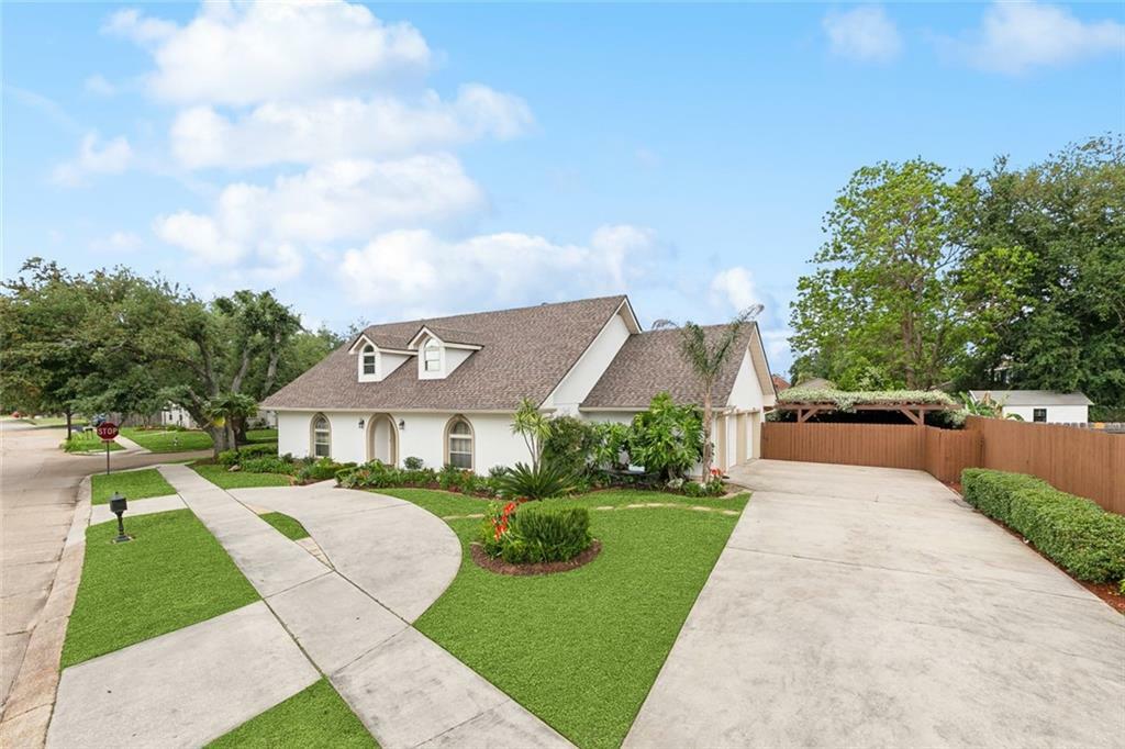 Property Photo: 822 Champagne Drive LA 70065