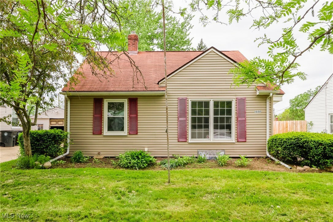 Property Photo: 1620 Evergreen Avenue OH 44301