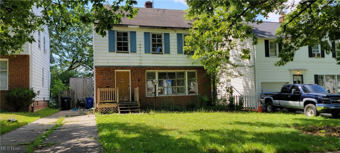 Property Photo: 17012 Stockbridge Avenue OH 44128