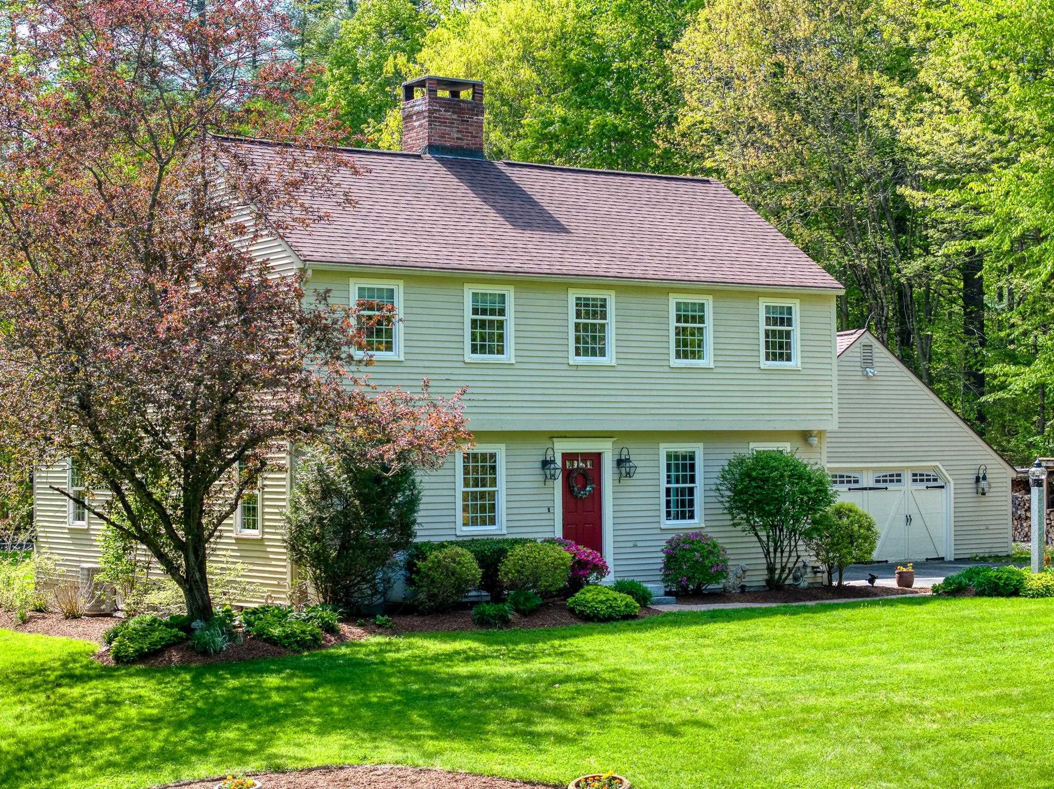 Property Photo: 114 Blanford Place NH 03110