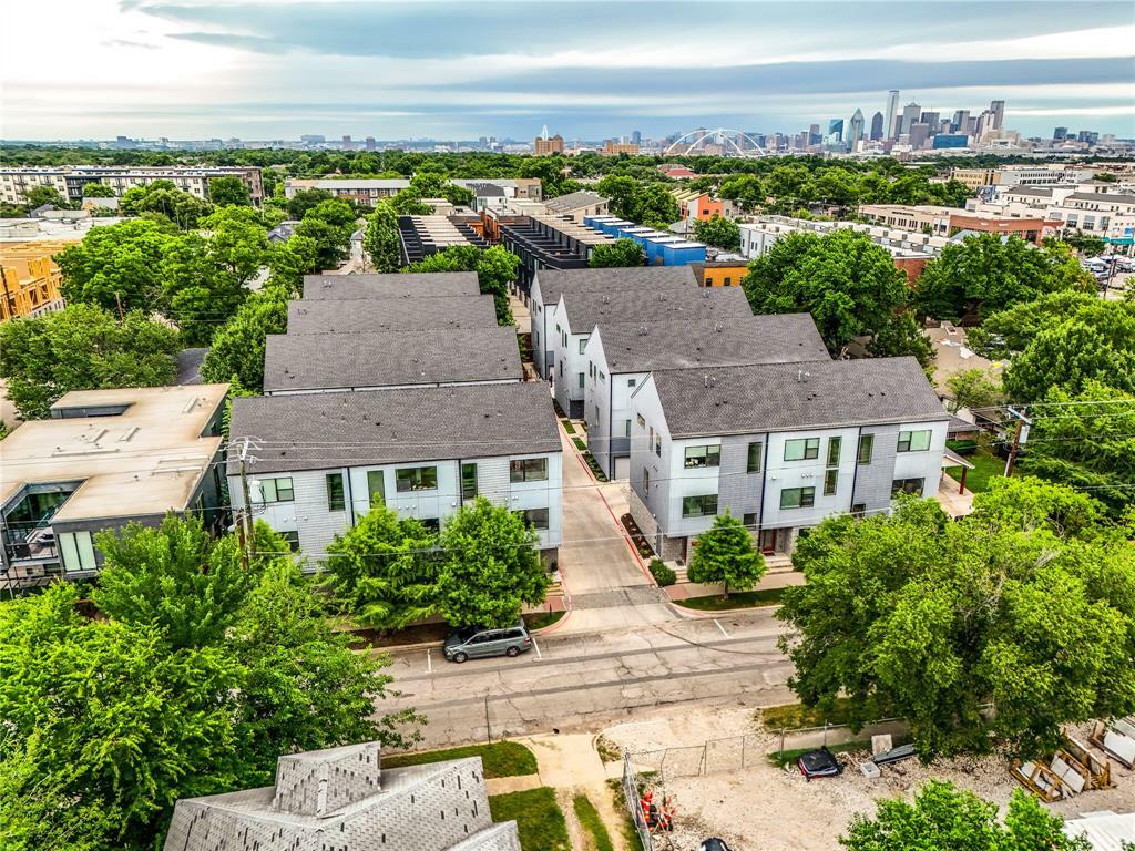 Property Photo: 427 W 10th Street 803 TX 75208