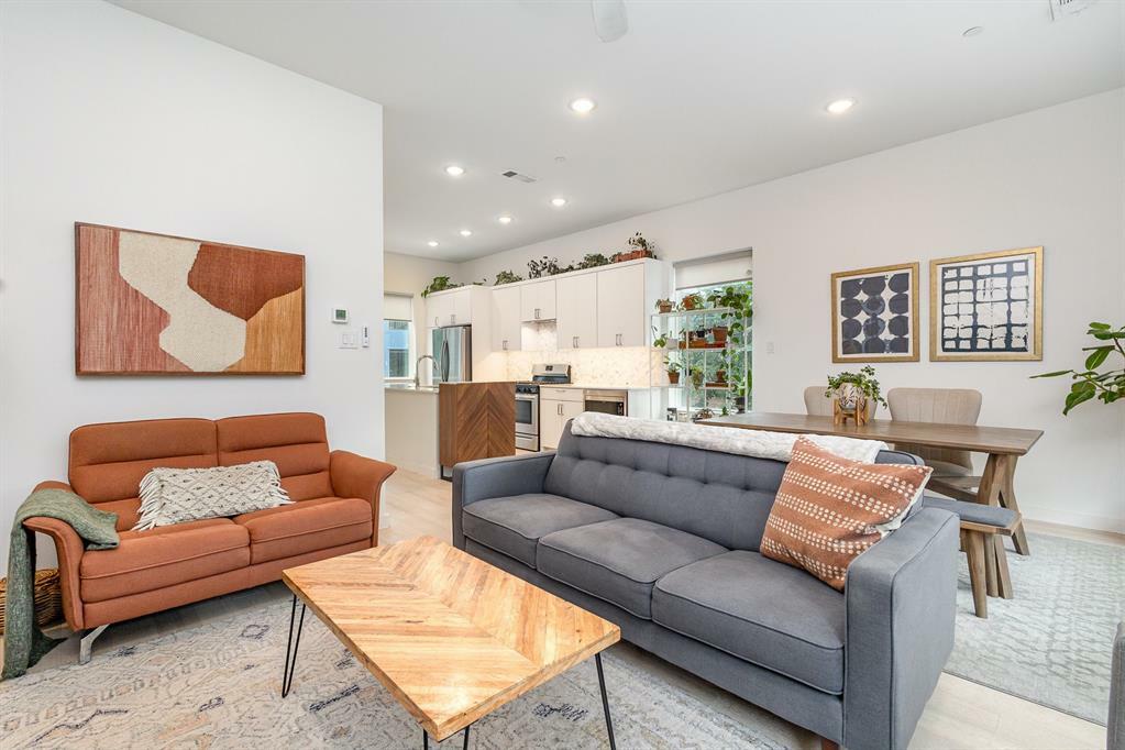 Property Photo:  427 W 10th Street 803  TX 75208 