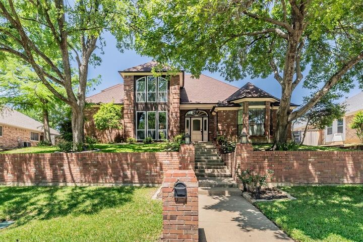 Property Photo:  707 Kyle Drive  TX 76011 