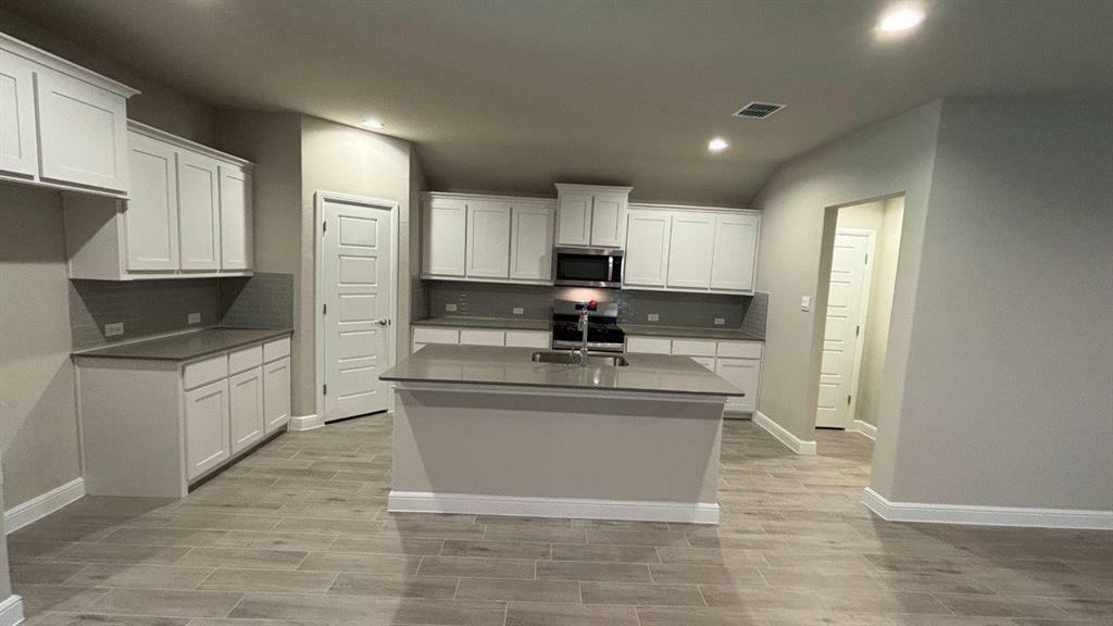 Property Photo: 409 Sunflower Trail TX 76033